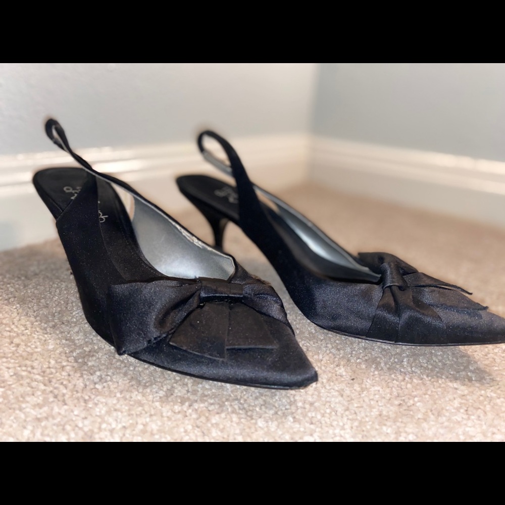 BLACK SILKY BOWTIE PUMPS